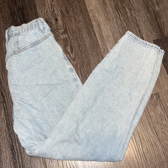 BDG urban outfitters Light Wash Jeans Boyfriend Jeans denim mom jeans - Picture 4 of 7